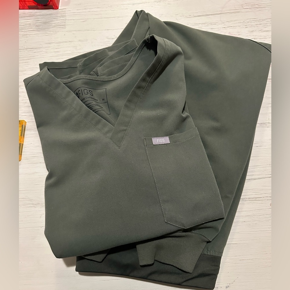 Figs Moss Scrubs